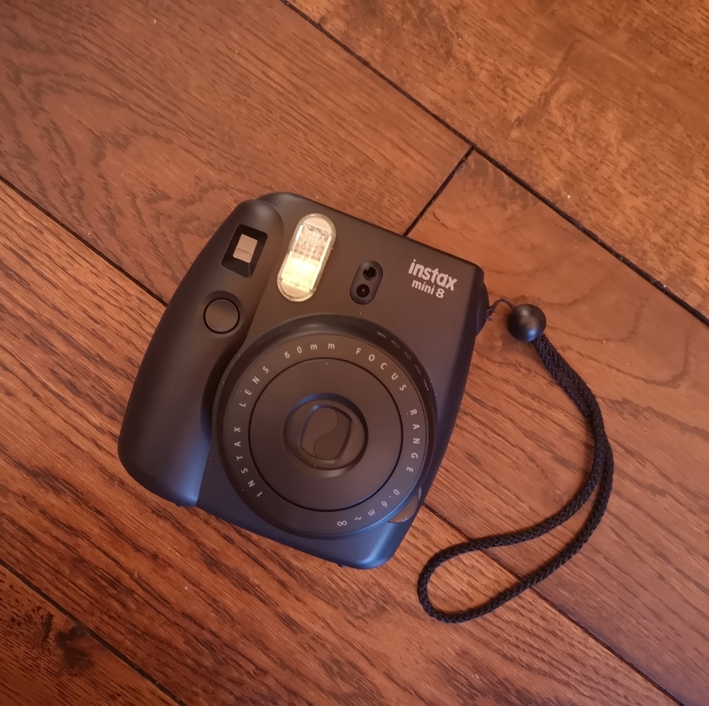 Instax Mini 8 Polaroid Camera - Picture 2 of 2
